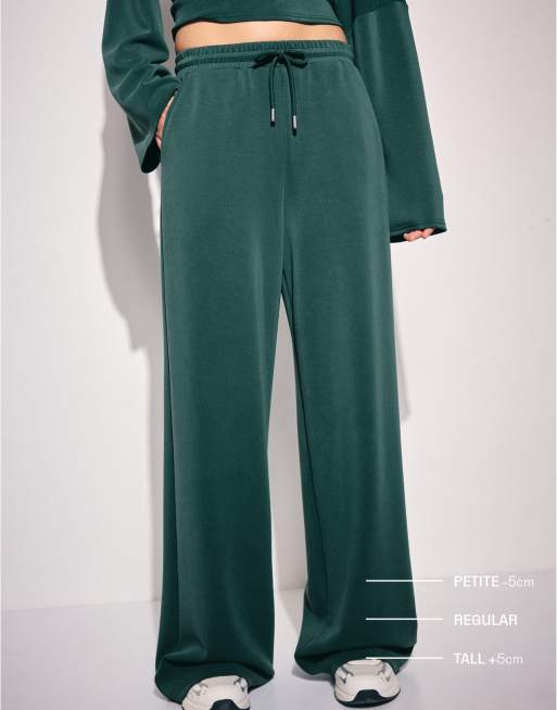 Stradivarius Petite soft-touch palazzo trousers in khaki, 2 of 7