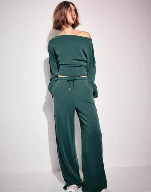 Stradivarius Petite soft-touch palazzo trousers in khaki, 5 of 7