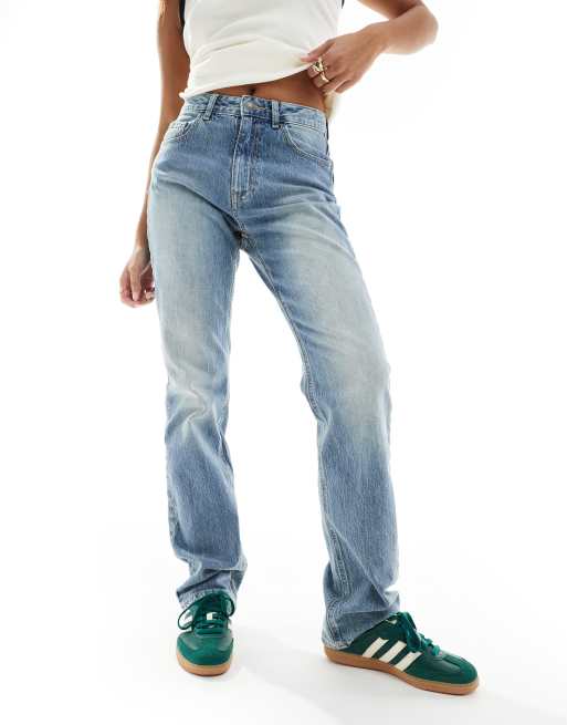 Stradivarius Petite - STR - Jeans met stretch en rechte pijpen in middenblauw 