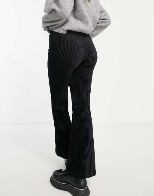 Stradivarius Petite STR Pantaloni a zampa in velluto a coste nero ASOS