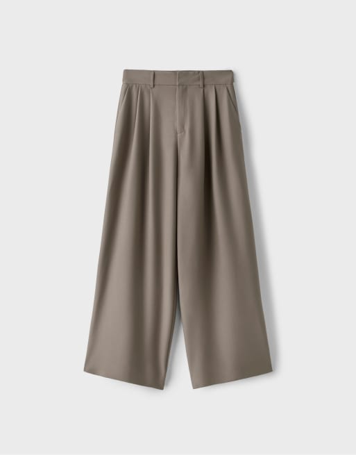 Stradivarius Petite super wide-leg adjustable trousers in brown, 6 of 7