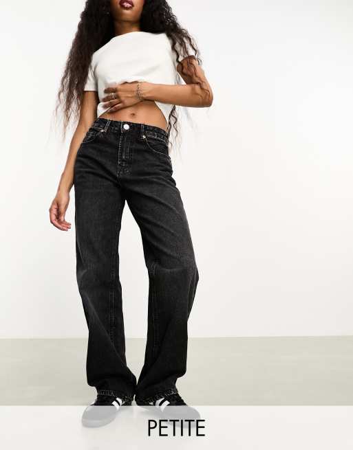 Stradivarius Petite – Weit geschnittene Dad-Jeans in schwarzer Waschung 