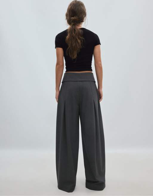 Stradivarius Petite Wide-Leg-Hose mit umgeschlagenem Bund in Dunkelgrau, 3 von 7