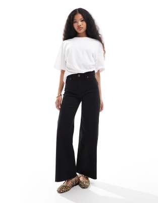 Petite wide leg jeans in black