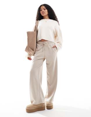 Stradivarius Petite wide leg jogger in beige-Neutral φωτογραφία