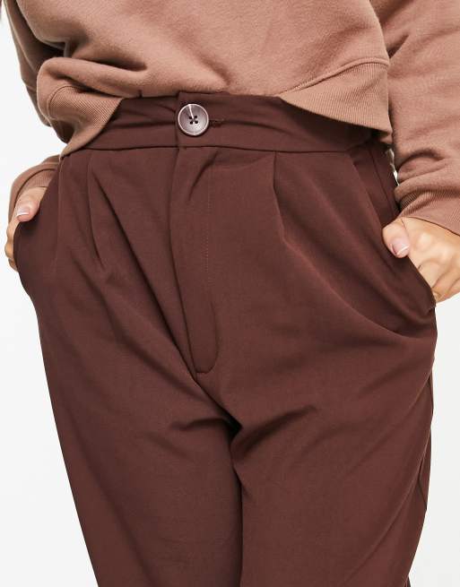 Stradivarius Petite wide leg relaxed dad trousers in chocolate brown, 3 of 4