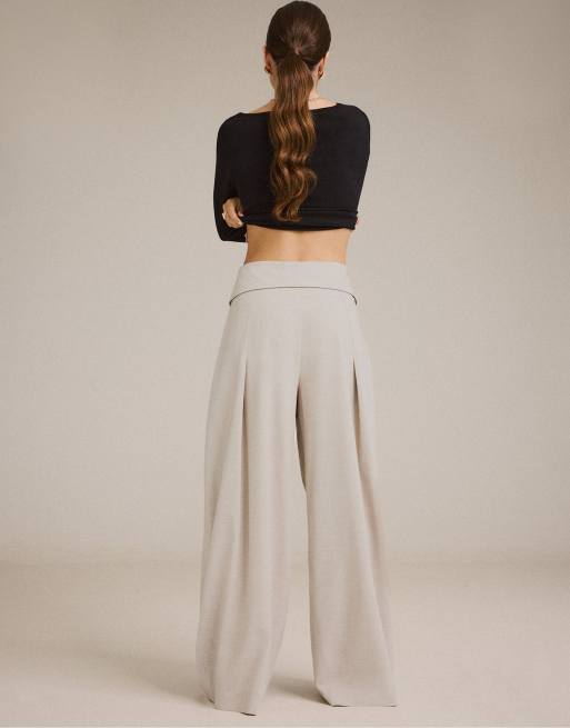 Stradivarius Petite wide-leg trousers with turned-up waistband in beige, 3 of 6