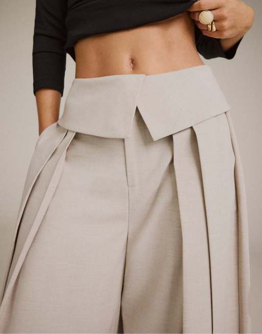 Stradivarius Petite wide-leg trousers with turned-up waistband in beige, 4 of 6