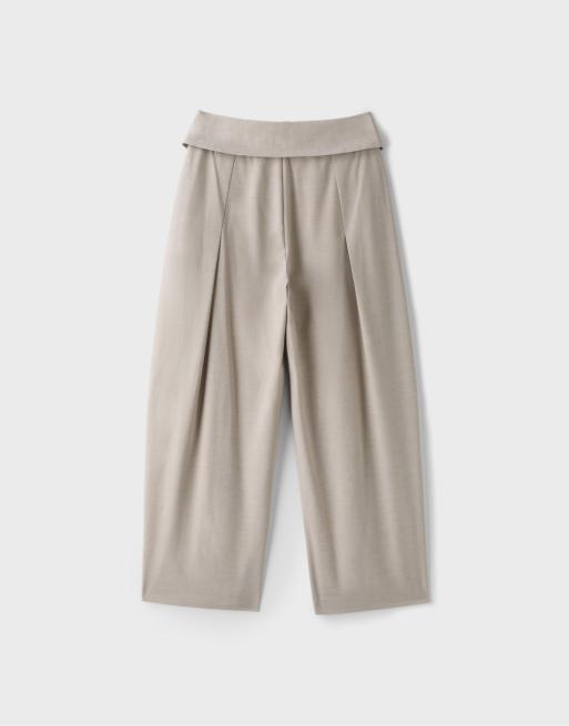 Stradivarius Petite wide-leg trousers with turned-up waistband in beige, 6 of 6