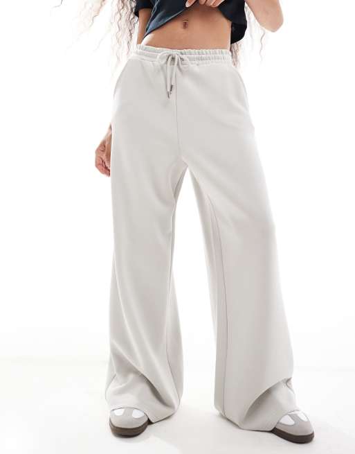 Stradivarius Petite - Zachte joggingbroek met wijde pijpen in lichtgrijs, 2 van 5
