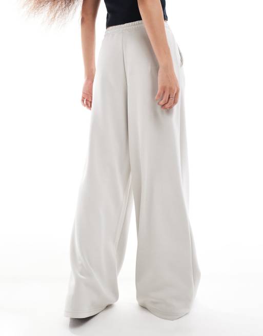Stradivarius Petite - Zachte joggingbroek met wijde pijpen in lichtgrijs, 3 van 5