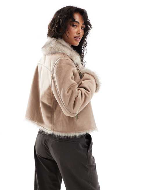 Stradivarius – Pilotenjacke in Kamelbraun mit Kunstpelzfutter ASOS