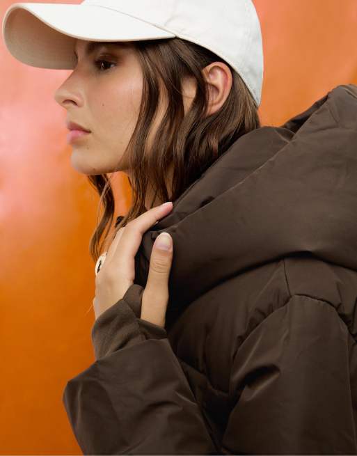 Stradivarius - Piumino marrone basic con cappuccio, 2 di 4