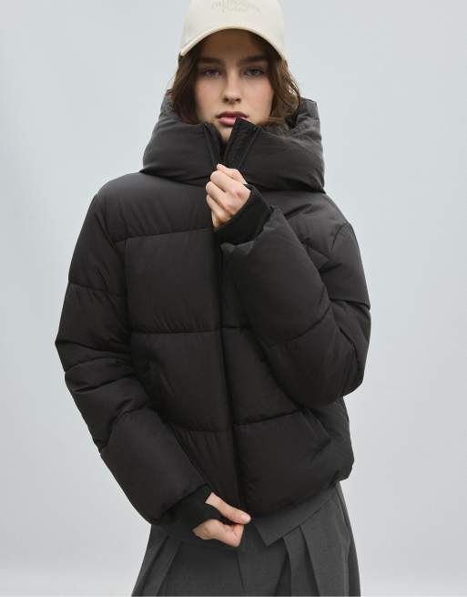 Stradivarius - Piumino nero basic con cappuccio, 5 di 7