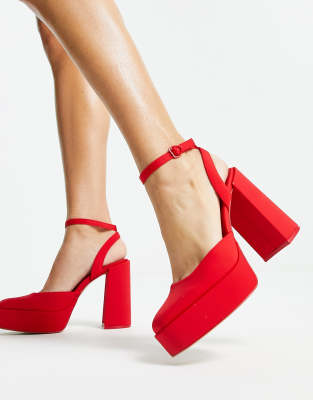 Stradivarius - Plateauschuhe aus Satin in Rot