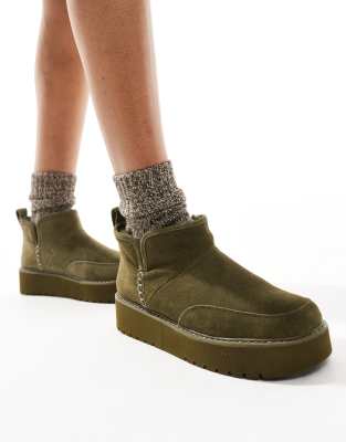 platform fluffy boots in khaki-Brown