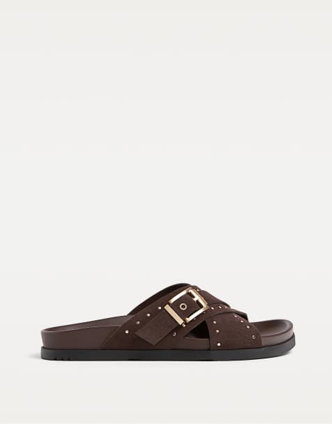 Stradivarius - Platte slipper sandalen van leer met studs in bruin - view 1