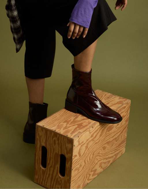 Stradivarius platte stretch enkellaarzen in bruin, 2 van 5