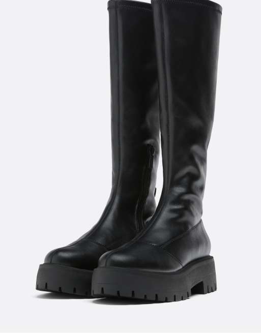 Stradivarius platte track boots in zwart, 2 van 4