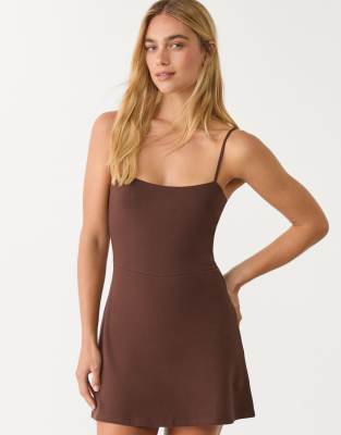 Stradivarius - Playsuit-Kleid in Braun mit schmalen Trägern