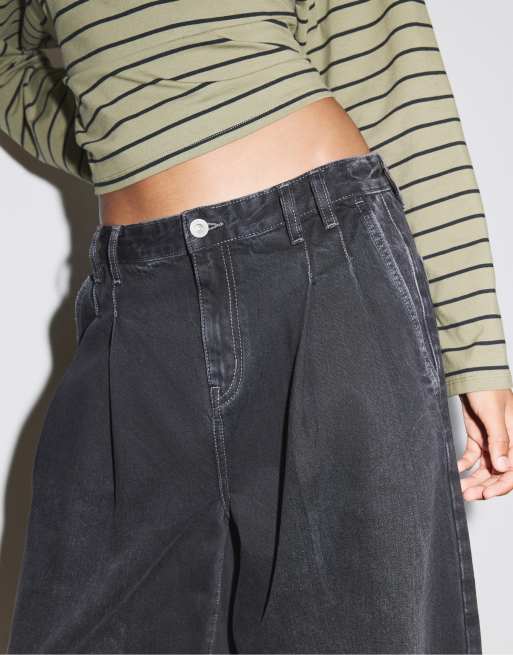Stradivarius plisserade jeans med vida ben i svart denim med tvättad effekt, 4 av 7