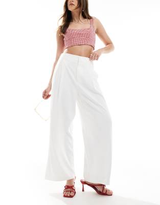 Stradivarius - Plissierte elegante Hose in Weiß