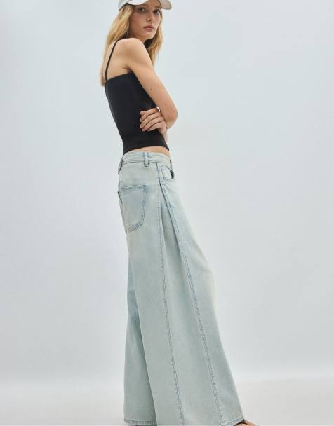 Stradivarius Plissierte Super-Wide-Leg-Jeans in heller Bleach-Waschung - view 1