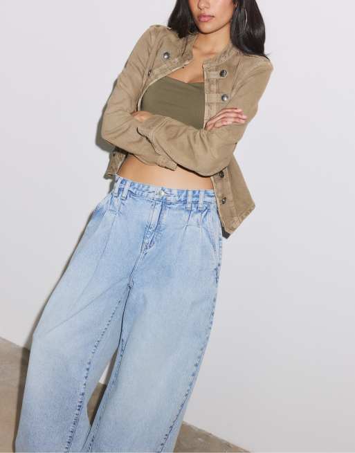 Stradivarius Plissierte Wide-Leg-Jeans in mittelhellblauem Denim, 4 von 6