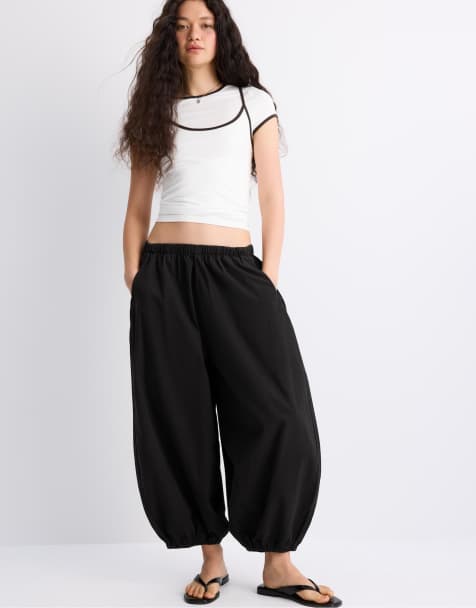 Stradivarius Poplin bloomer trousers in black - view 1