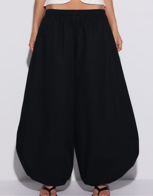 Stradivarius Poplin volume trousers in black, 2 of 7