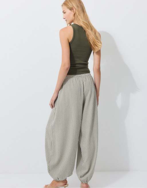 Stradivarius Poplin volume trousers in khaki, 3 of 7