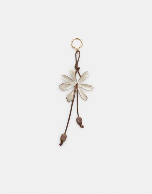Stradivarius - Portachiavi color écru con fiore smaltato