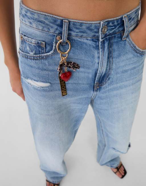 Stradivarius - Portachiavi color oro con charm a forma cuore e fiocco