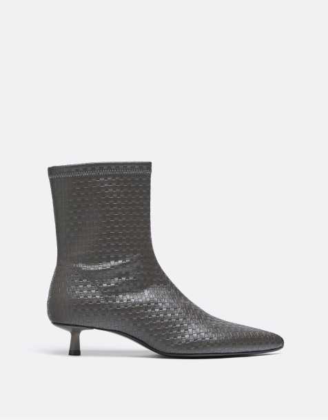 Stradivarius präglade ankelboots med klack i grått - view 1
