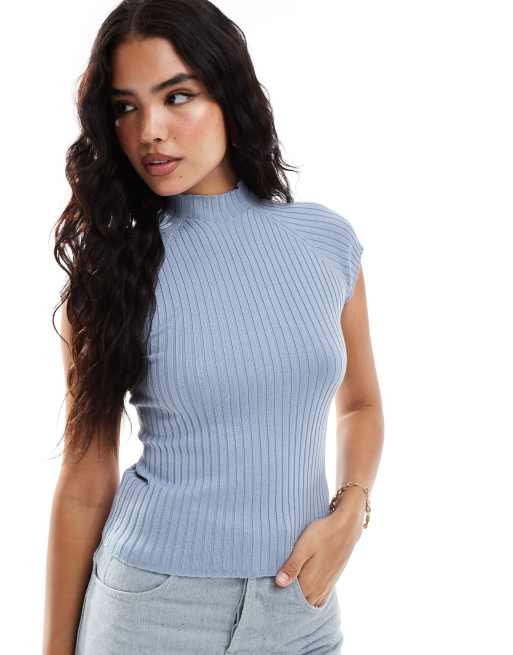 Stradivarius – Prążkowany jasnoniebieski top z krótkim rękawem