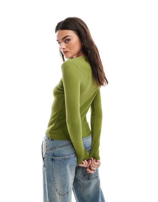 Stradivarius – Prążkowany zielony top z okrągłym dekoltem i długim rękawem, 2 z 4