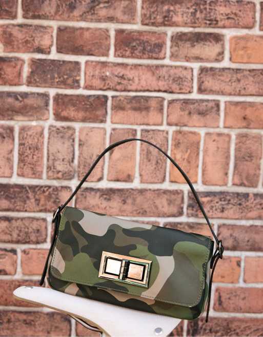 Stradivarius Printed compact shoulder bag with clasp in camo print, 2 of 5