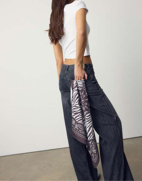 Stradivarius Printed scarf in brown - view 1