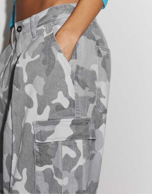 Stradivarius Printed twill bermuda shorts in grey, 4 of 7