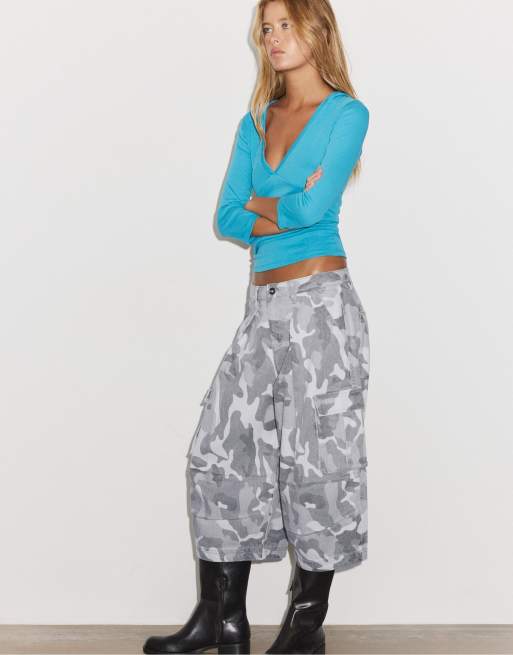 Stradivarius Printed twill bermuda shorts in grey, 5 of 7