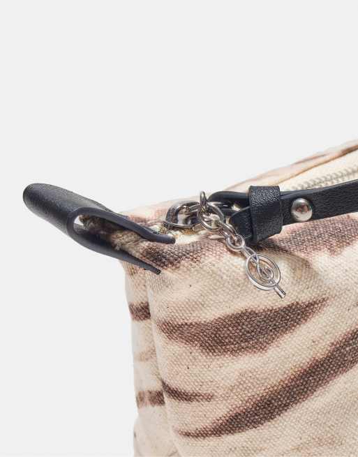 Stradivarius Printed wash bag in ecru, 3 of 3
