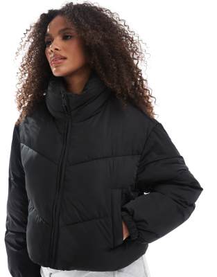 Stradivarius - Puffer-Kurzmantel in Schwarz