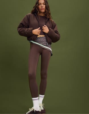 Stradivarius - Pufferjacke in Braun mit Puffärmeln-Brown