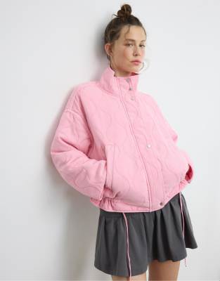Stradivarius - Pufferjacke in Kaugummirosa