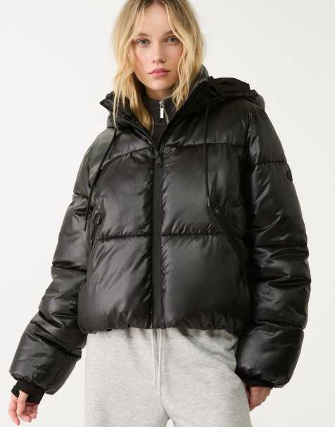 Stradivarius – Pufferjacke in Metallic-Schwarz mit Kapuze - view 1