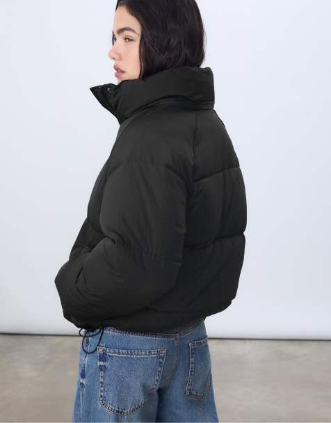 Stradivarius – Pufferjacke in Schwarz mit Kapuze - view 1