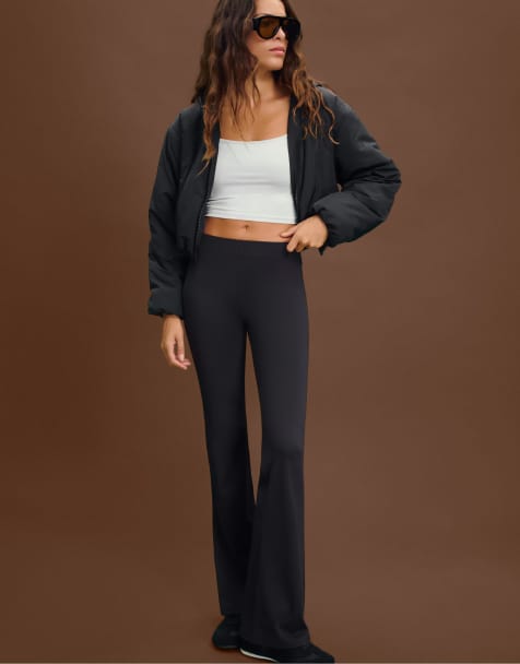 Stradivarius – Pufferjacke in Schwarz mit Puffärmeln - view 1