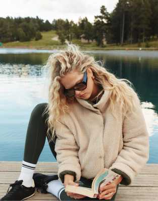 Stradivarius - Pufferjacke zum Wenden in Grün mit Futter aus Lammfellimitat