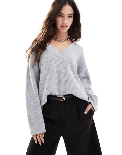 Stradivarius - Pull à col en V doux au toucher - Gris