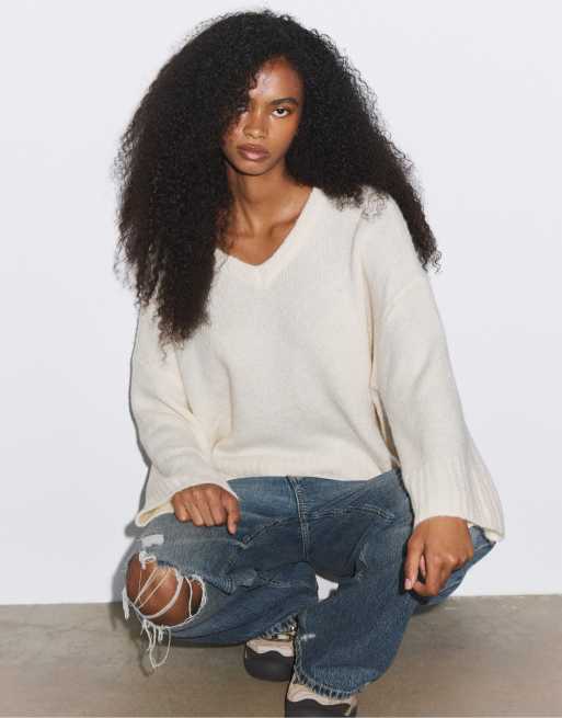 Stradivarius pull en maille col V écru, 5 de 7
